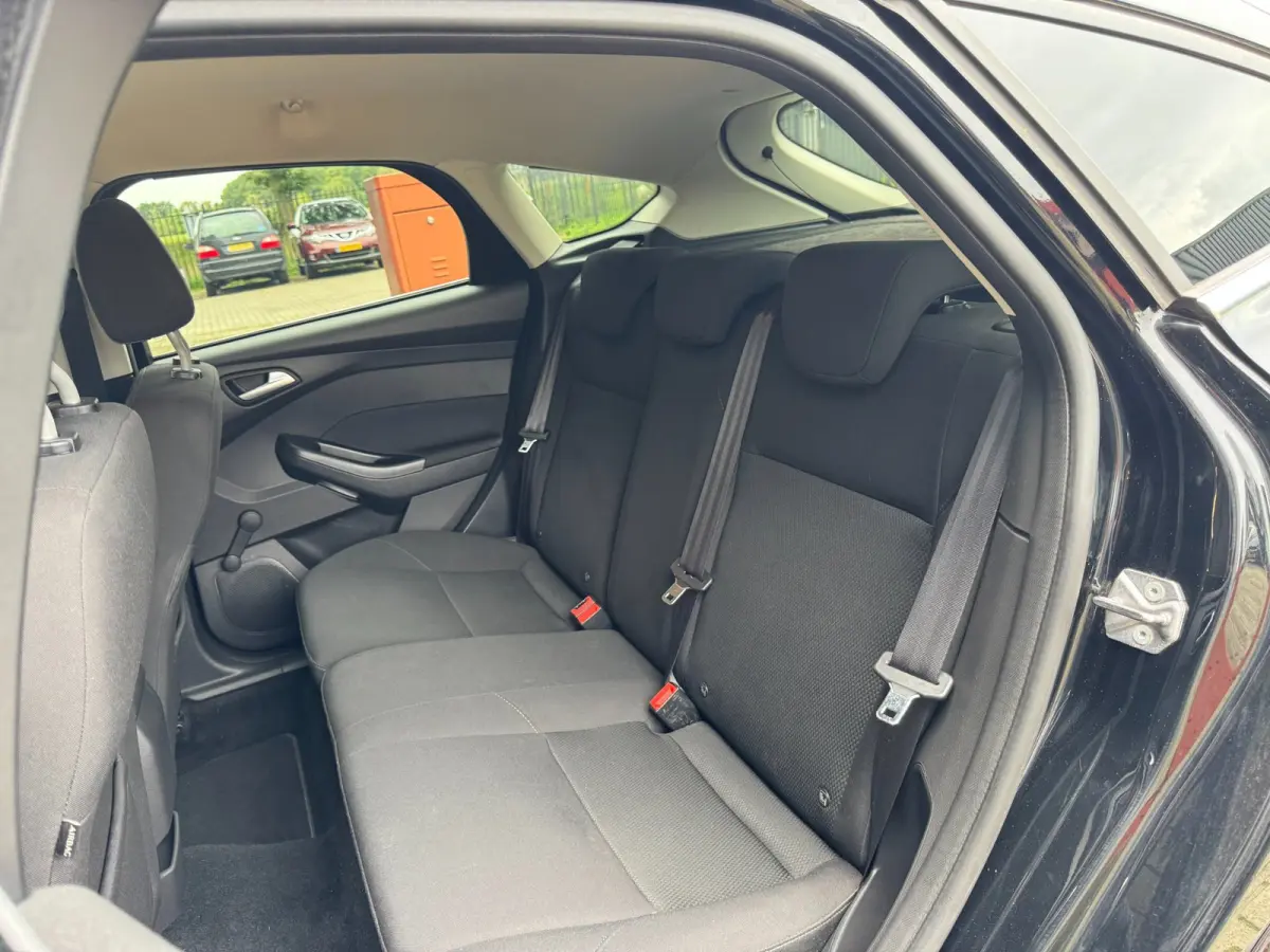 1.0 Lease Edition / NWE DISTR.RIEM !! / VOORRUITVERW. / ALL-SEASON / CRUISE / BLUET. / CARPLAY / PRIVACY GLASS / '16 !