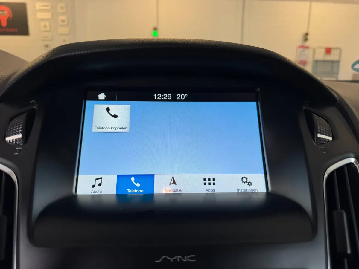 1.0 Lease Edition / NWE DISTR.RIEM !! / VOORRUITVERW. / ALL-SEASON / CRUISE / BLUET. / CARPLAY / PRIVACY GLASS / '16 !