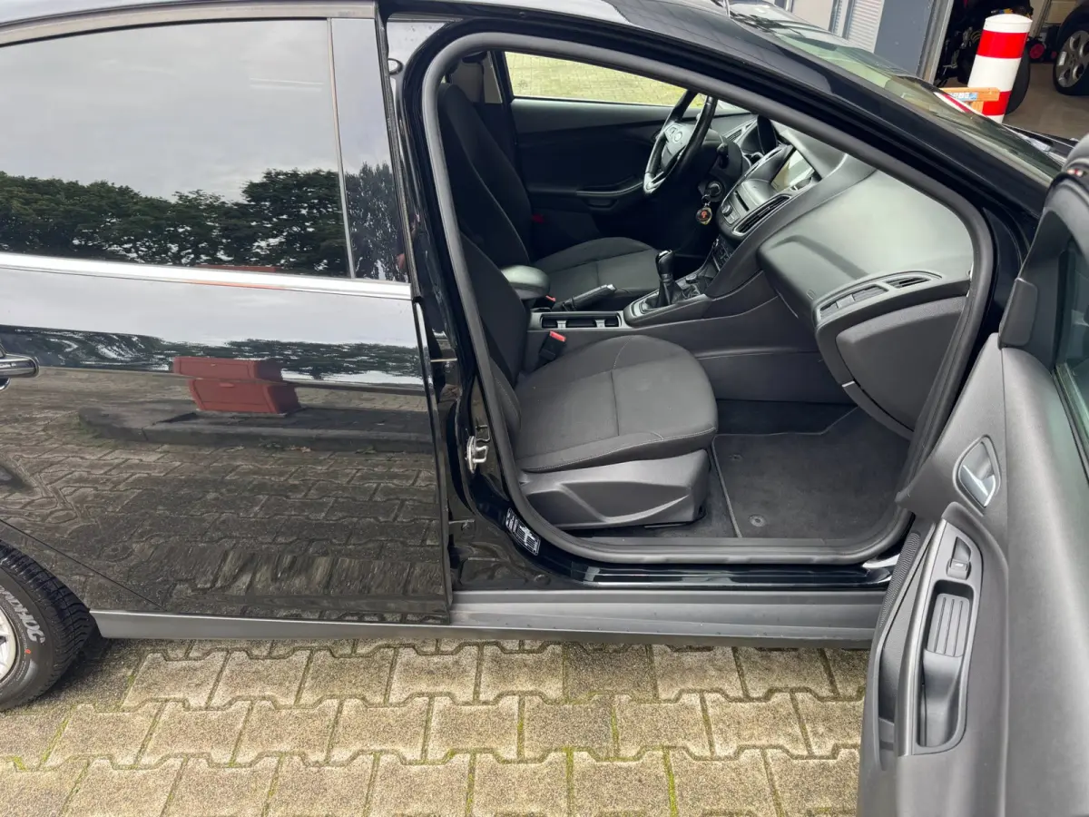 1.0 Lease Edition / NWE DISTR.RIEM !! / VOORRUITVERW. / ALL-SEASON / CRUISE / BLUET. / CARPLAY / PRIVACY GLASS / '16 !