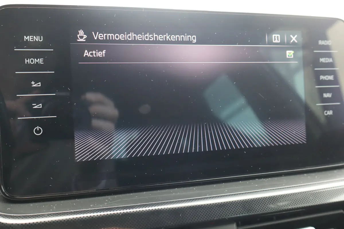 1.0 TSI Sport Business 110PK AUTOMAAT|TREKHAAK | Achteruitrijcamera | Apple Carplay/Android Auto|telefoonintegratie premium | Draadloze telefoonlader