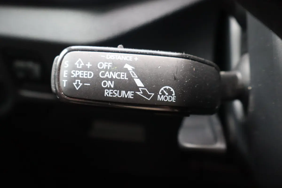 1.0 TSI Sport Business 110PK AUTOMAAT|TREKHAAK | Achteruitrijcamera | Apple Carplay/Android Auto|telefoonintegratie premium | Draadloze telefoonlader