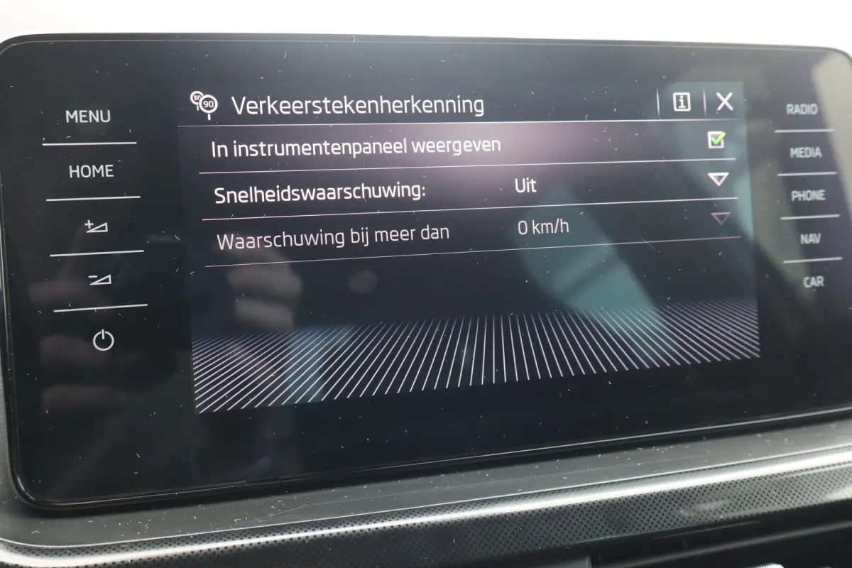1.0 TSI Sport Business 110PK AUTOMAAT|TREKHAAK | Achteruitrijcamera | Apple Carplay/Android Auto|telefoonintegratie premium | Draadloze telefoonlader