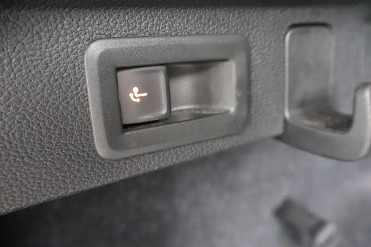 1.0 TSI Sport Business 110PK AUTOMAAT|TREKHAAK | Achteruitrijcamera | Apple Carplay/Android Auto|telefoonintegratie premium | Draadloze telefoonlader