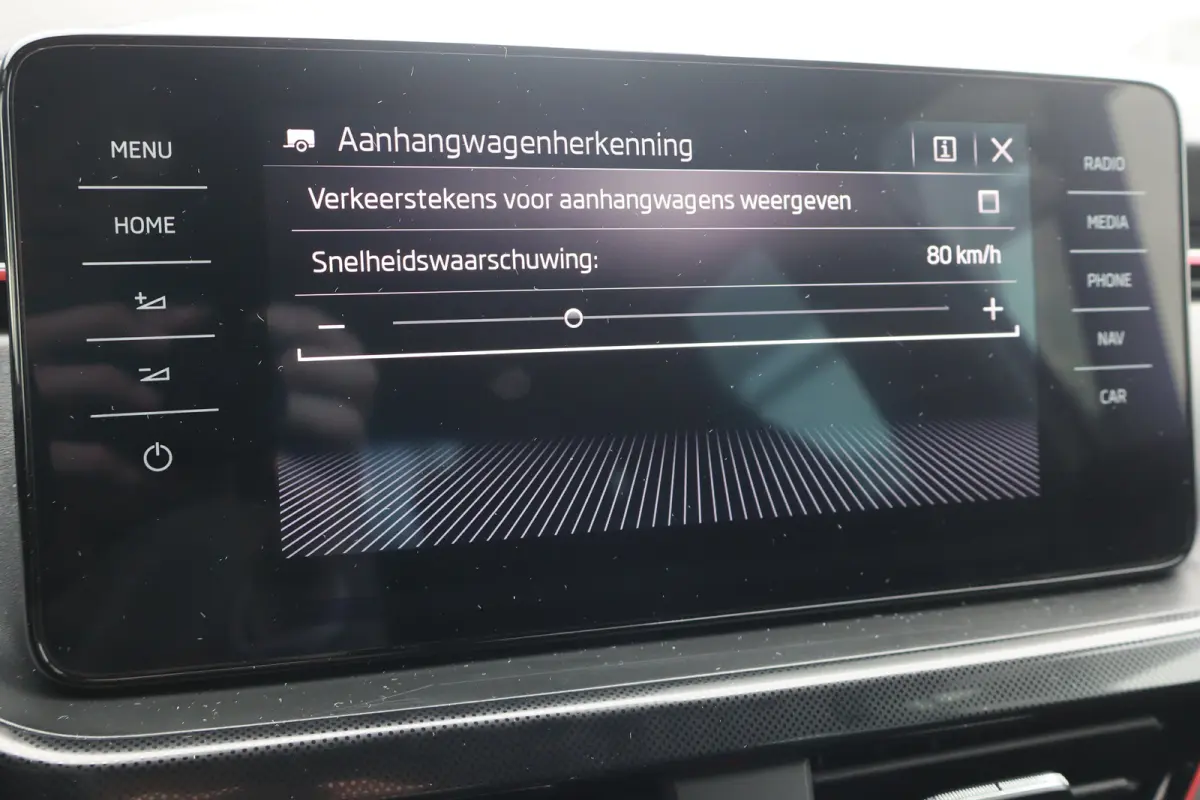 1.0 TSI Sport Business 110PK AUTOMAAT|TREKHAAK | Achteruitrijcamera | Apple Carplay/Android Auto|telefoonintegratie premium | Draadloze telefoonlader