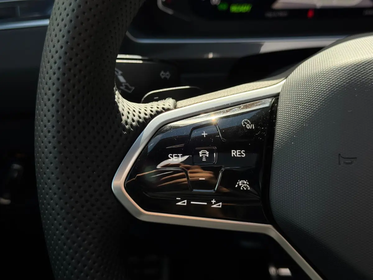 1.4 TSI eHybrid R-Line PANO|LEDER|CAMERA|ACC|ECC