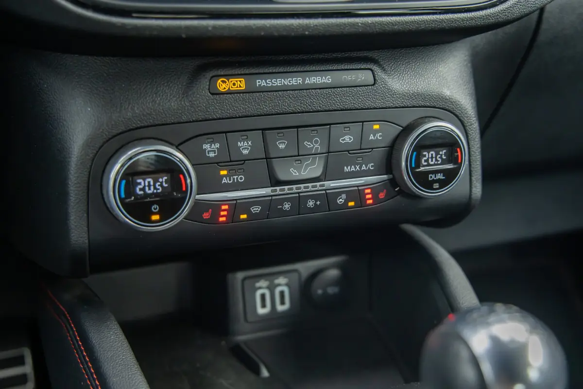 1.5 EcoBoost ST-Line | Trekhaak | Apple Carplay/Android Auto | Achteruitrijcamera | Dodehoek detectie | Keyless | Parkeersensoren | Stoel- Stuurverwarming | Achteruitrijcamera | Apple Carpla
