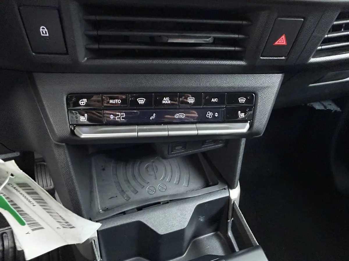 1.2 Turbo Hybrid GS / Navigatie / Camera / Parkeersensoren / Stuur -en Stoelverwarmd / Dodehoek / Carplay / LED