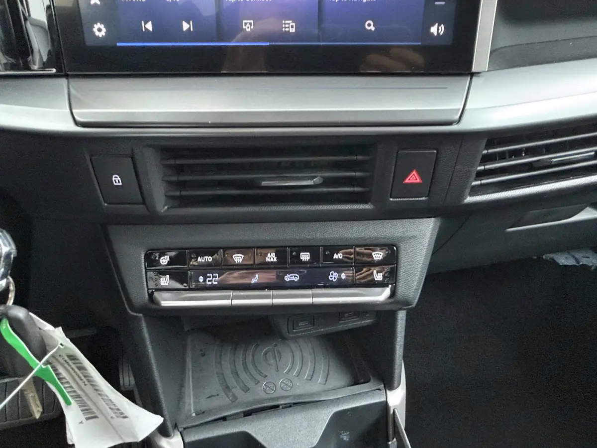 1.2 Turbo Hybrid GS / Navigatie / Camera / Parkeersensoren / Stuur -en Stoelverwarmd / Dodehoek / Carplay / LED