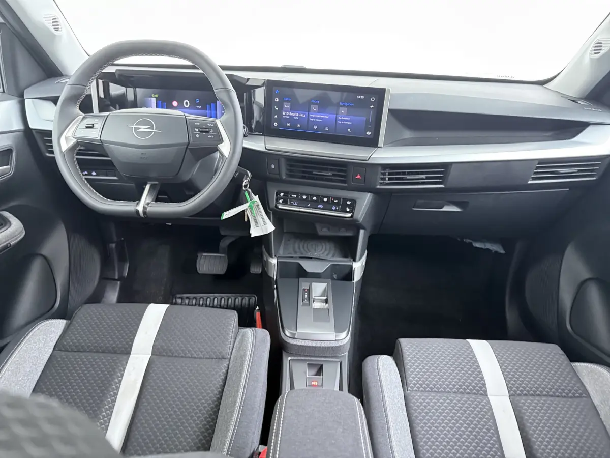 1.2 Turbo Hybrid GS / Navigatie / Camera / Parkeersensoren / Stuur -en Stoelverwarmd / Dodehoek / Carplay / LED