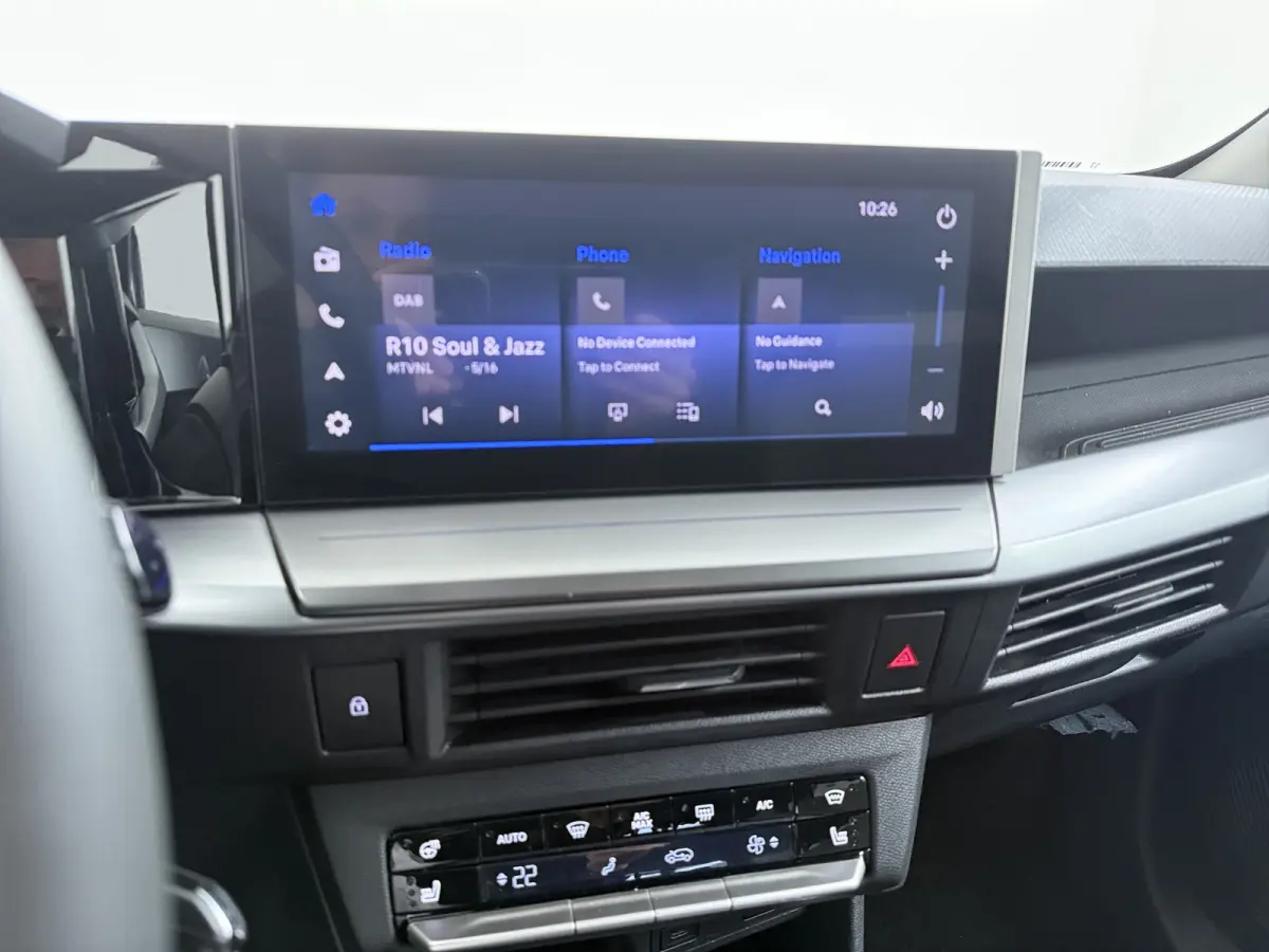1.2 Turbo Hybrid GS / Navigatie / Camera / Parkeersensoren / Stuur -en Stoelverwarmd / Dodehoek / Carplay / LED