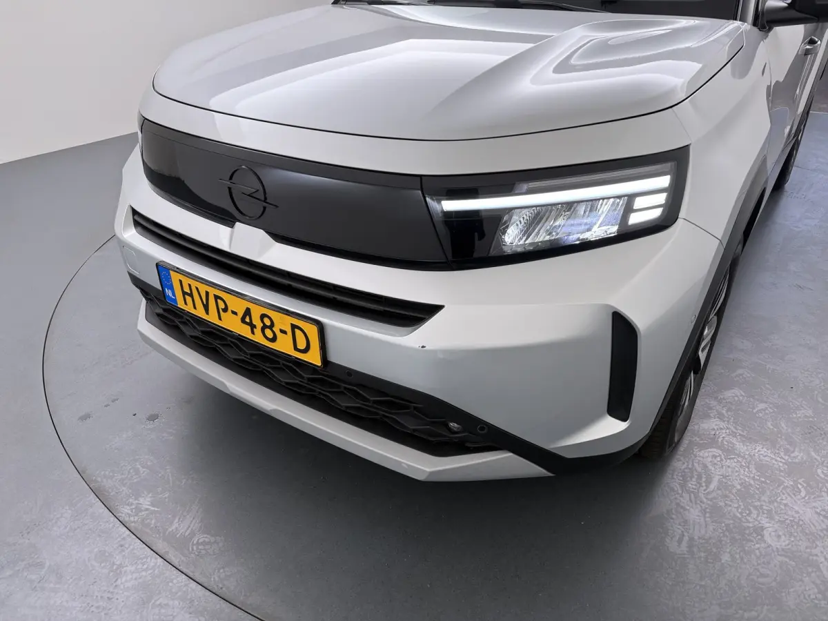 1.2 Turbo Hybrid GS / Navigatie / Camera / Parkeersensoren / Stuur -en Stoelverwarmd / Dodehoek / Carplay / LED