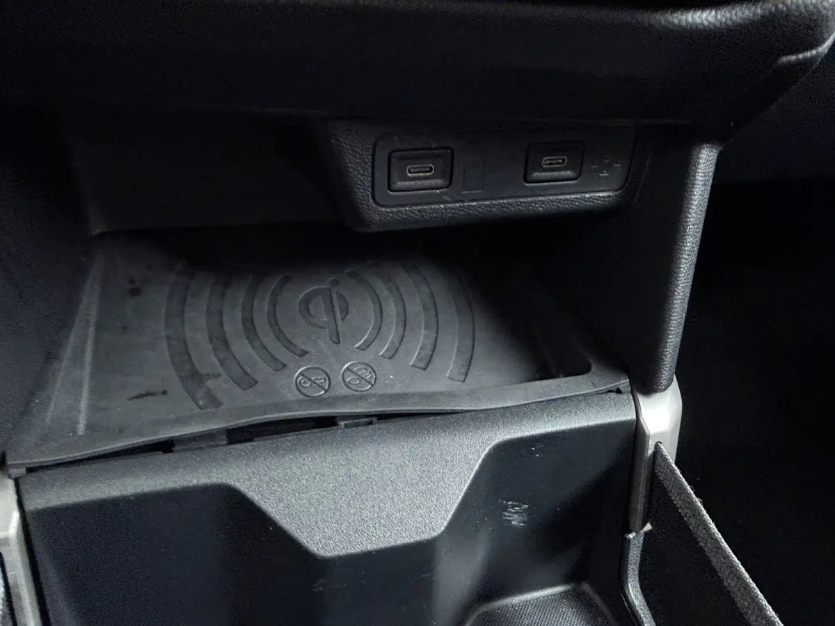 1.2 Turbo Hybrid GS / Navigatie / Camera / Parkeersensoren / Stuur -en Stoelverwarmd / Dodehoek / Carplay / LED