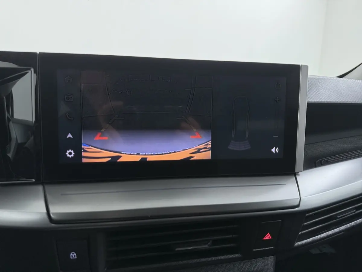 1.2 Turbo Hybrid GS / Navigatie / Camera / Parkeersensoren / Stuur -en Stoelverwarmd / Dodehoek / Carplay / LED