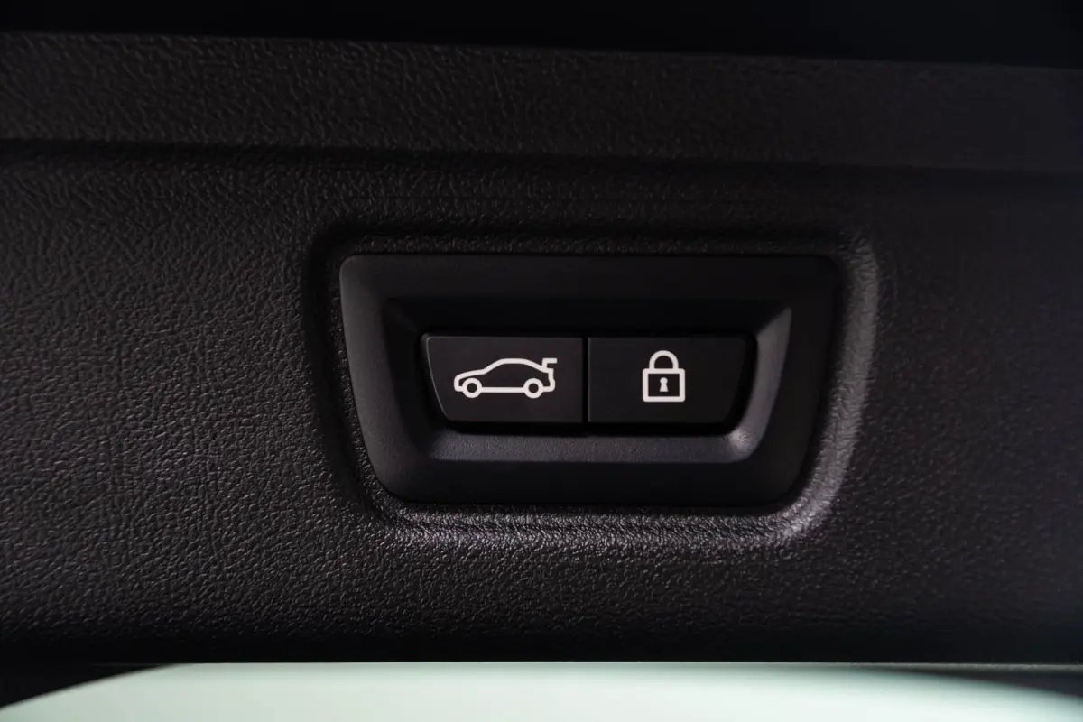 M340d xDrive Business Edition Plus Trekhaak - Panoramadak - Elektrischverstelbare stoelen - Stoelverwarming voor/achter - Getinte/geluiddempende ruiten - Head up - Active Cruise Control -