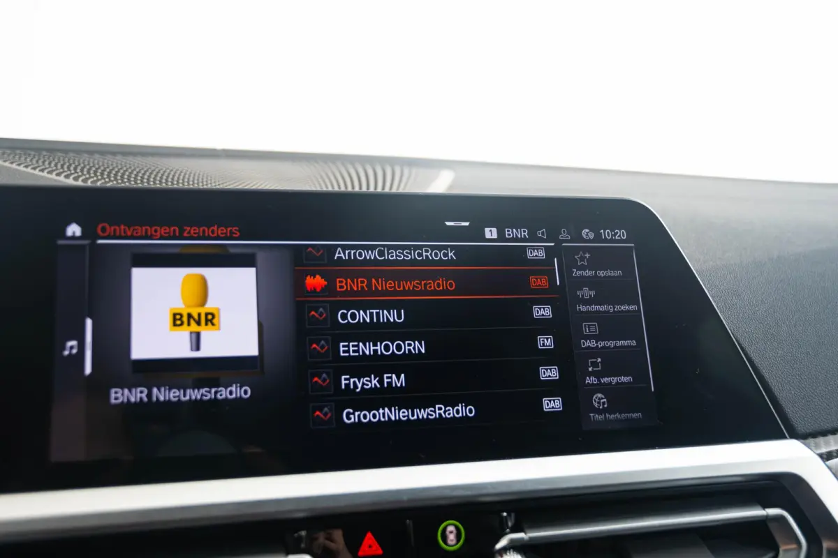 M340d xDrive Business Edition Plus Trekhaak - Panoramadak - Elektrischverstelbare stoelen - Stoelverwarming voor/achter - Getinte/geluiddempende ruiten - Head up - Active Cruise Control -