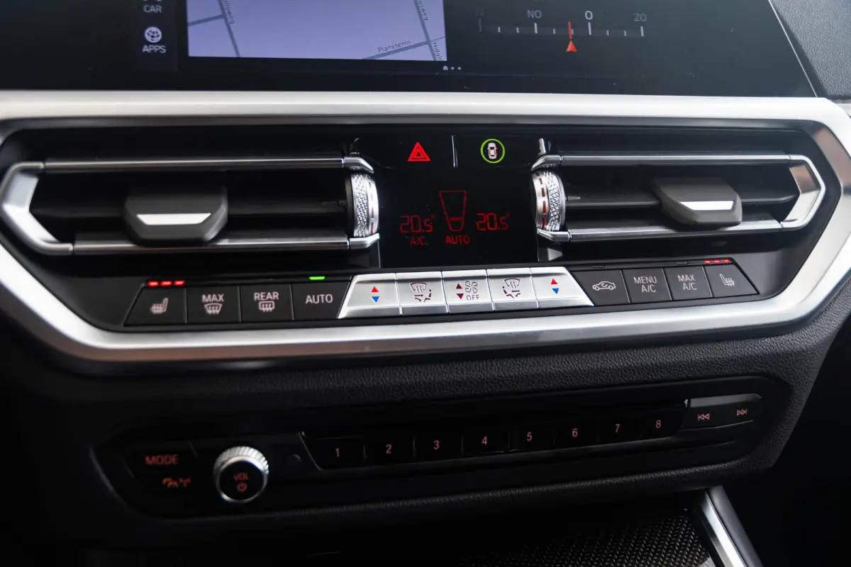 M340d xDrive Business Edition Plus Trekhaak - Panoramadak - Elektrischverstelbare stoelen - Stoelverwarming voor/achter - Getinte/geluiddempende ruiten - Head up - Active Cruise Control -