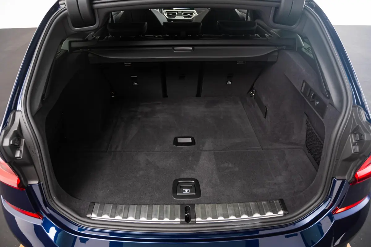 M340d xDrive Business Edition Plus Trekhaak - Panoramadak - Elektrischverstelbare stoelen - Stoelverwarming voor/achter - Getinte/geluiddempende ruiten - Head up - Active Cruise Control -