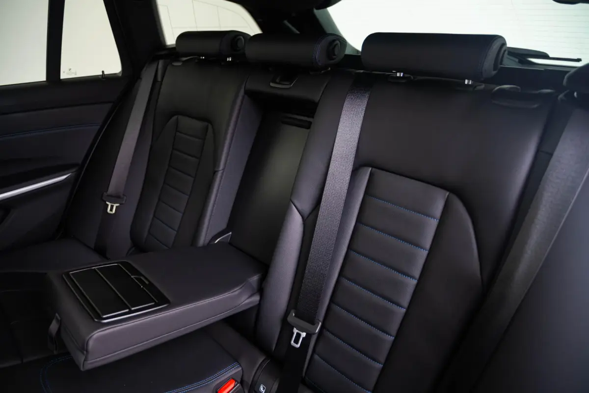 M340d xDrive Business Edition Plus Trekhaak - Panoramadak - Elektrischverstelbare stoelen - Stoelverwarming voor/achter - Getinte/geluiddempende ruiten - Head up - Active Cruise Control -