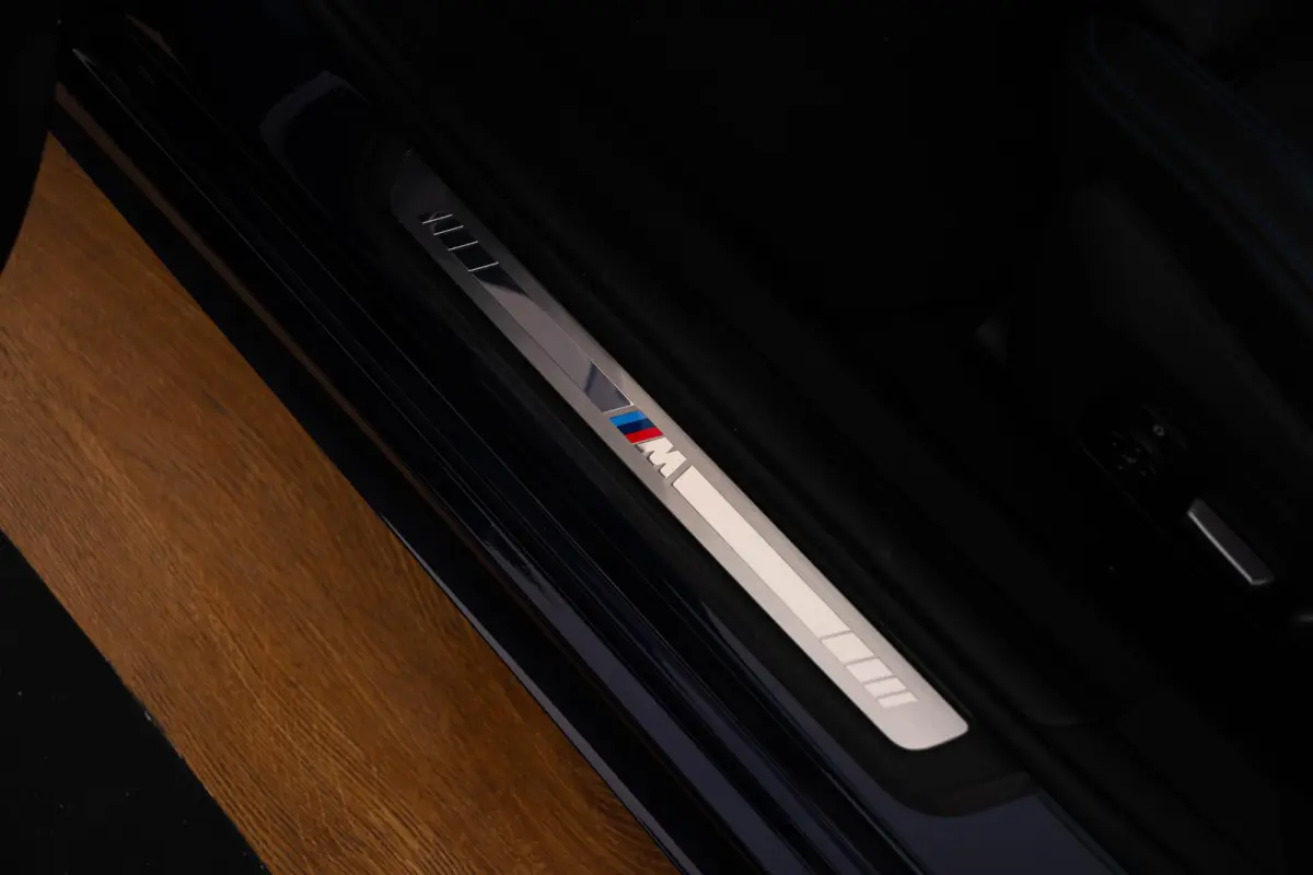 M340d xDrive Business Edition Plus Trekhaak - Panoramadak - Elektrischverstelbare stoelen - Stoelverwarming voor/achter - Getinte/geluiddempende ruiten - Head up - Active Cruise Control -