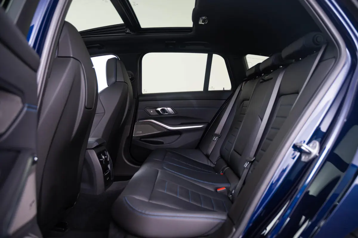 M340d xDrive Business Edition Plus Trekhaak - Panoramadak - Elektrischverstelbare stoelen - Stoelverwarming voor/achter - Getinte/geluiddempende ruiten - Head up - Active Cruise Control -