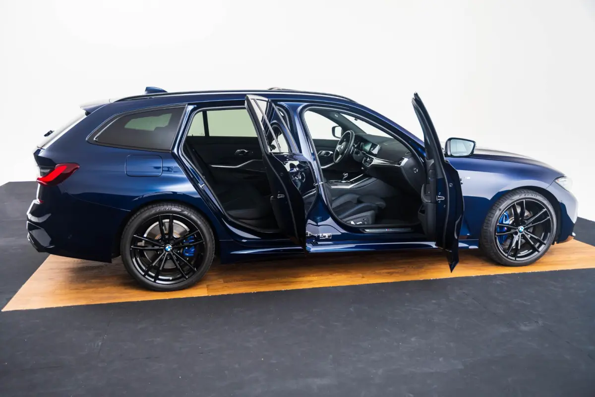 M340d xDrive Business Edition Plus Trekhaak - Panoramadak - Elektrischverstelbare stoelen - Stoelverwarming voor/achter - Getinte/geluiddempende ruiten - Head up - Active Cruise Control -