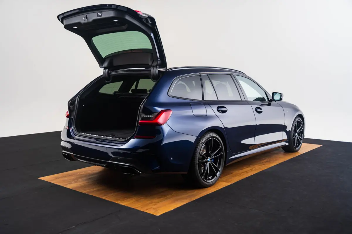 M340d xDrive Business Edition Plus Trekhaak - Panoramadak - Elektrischverstelbare stoelen - Stoelverwarming voor/achter - Getinte/geluiddempende ruiten - Head up - Active Cruise Control -