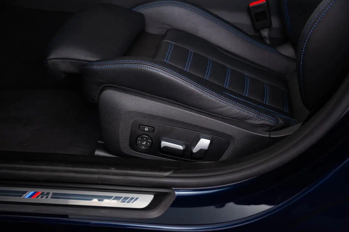 M340d xDrive Business Edition Plus Trekhaak - Panoramadak - Elektrischverstelbare stoelen - Stoelverwarming voor/achter - Getinte/geluiddempende ruiten - Head up - Active Cruise Control -