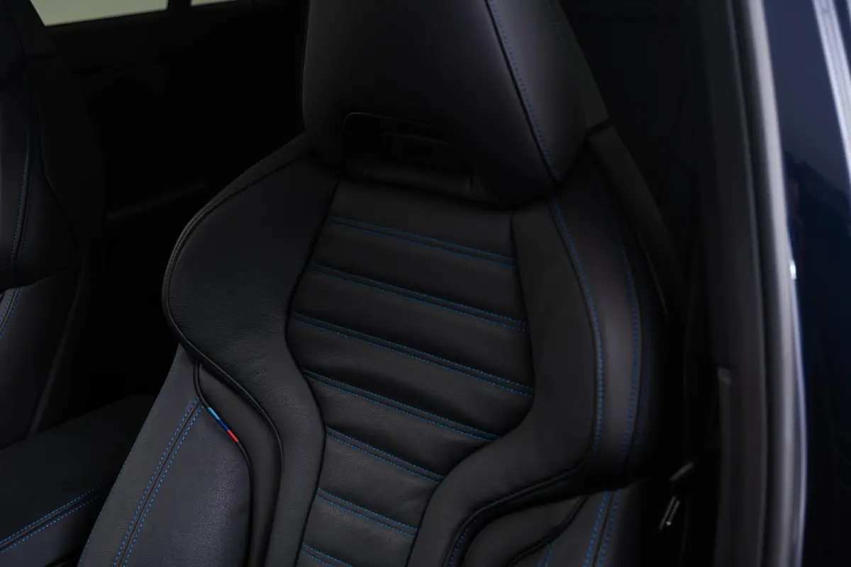 M340d xDrive Business Edition Plus Trekhaak - Panoramadak - Elektrischverstelbare stoelen - Stoelverwarming voor/achter - Getinte/geluiddempende ruiten - Head up - Active Cruise Control -