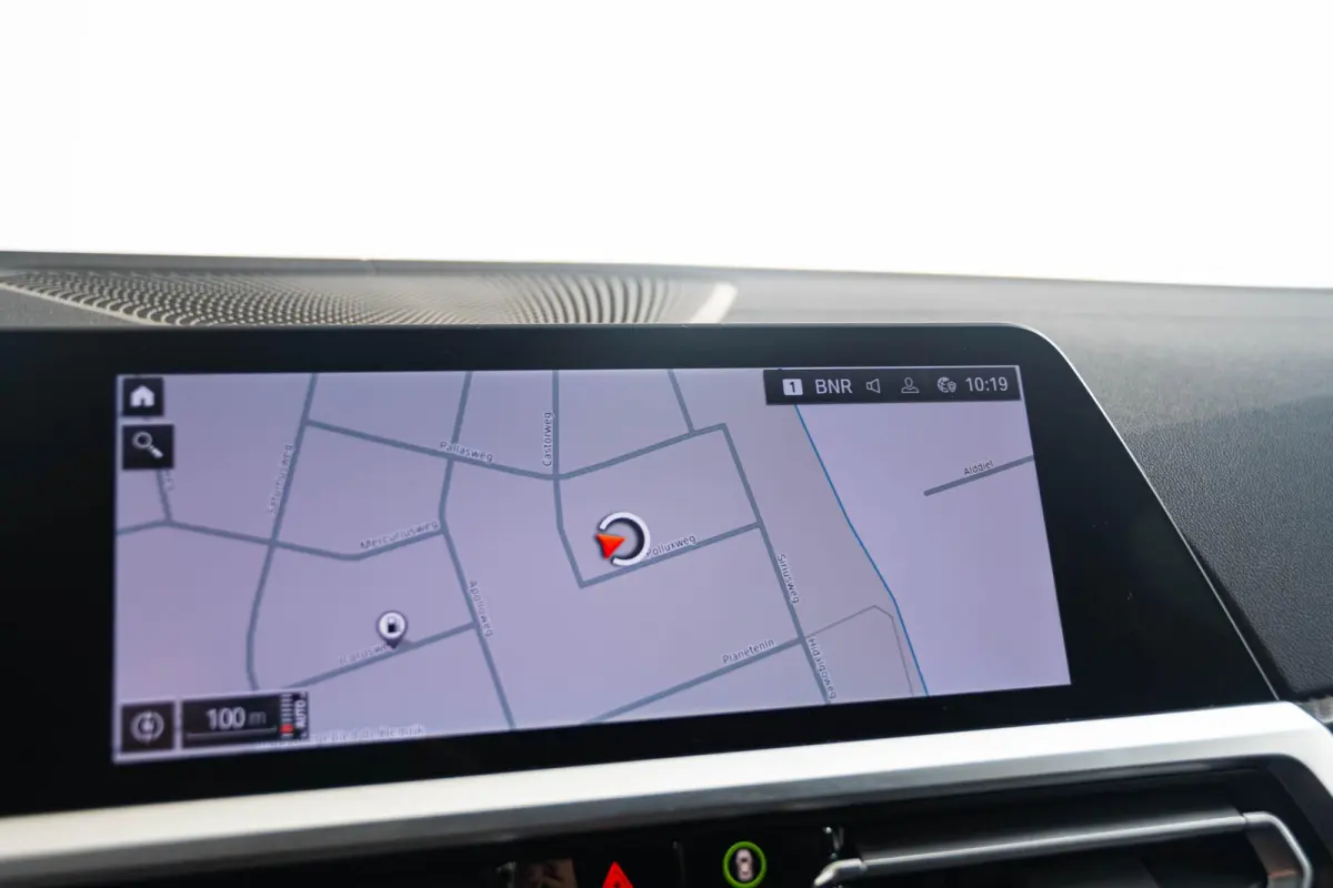M340d xDrive Business Edition Plus Trekhaak - Panoramadak - Elektrischverstelbare stoelen - Stoelverwarming voor/achter - Getinte/geluiddempende ruiten - Head up - Active Cruise Control -