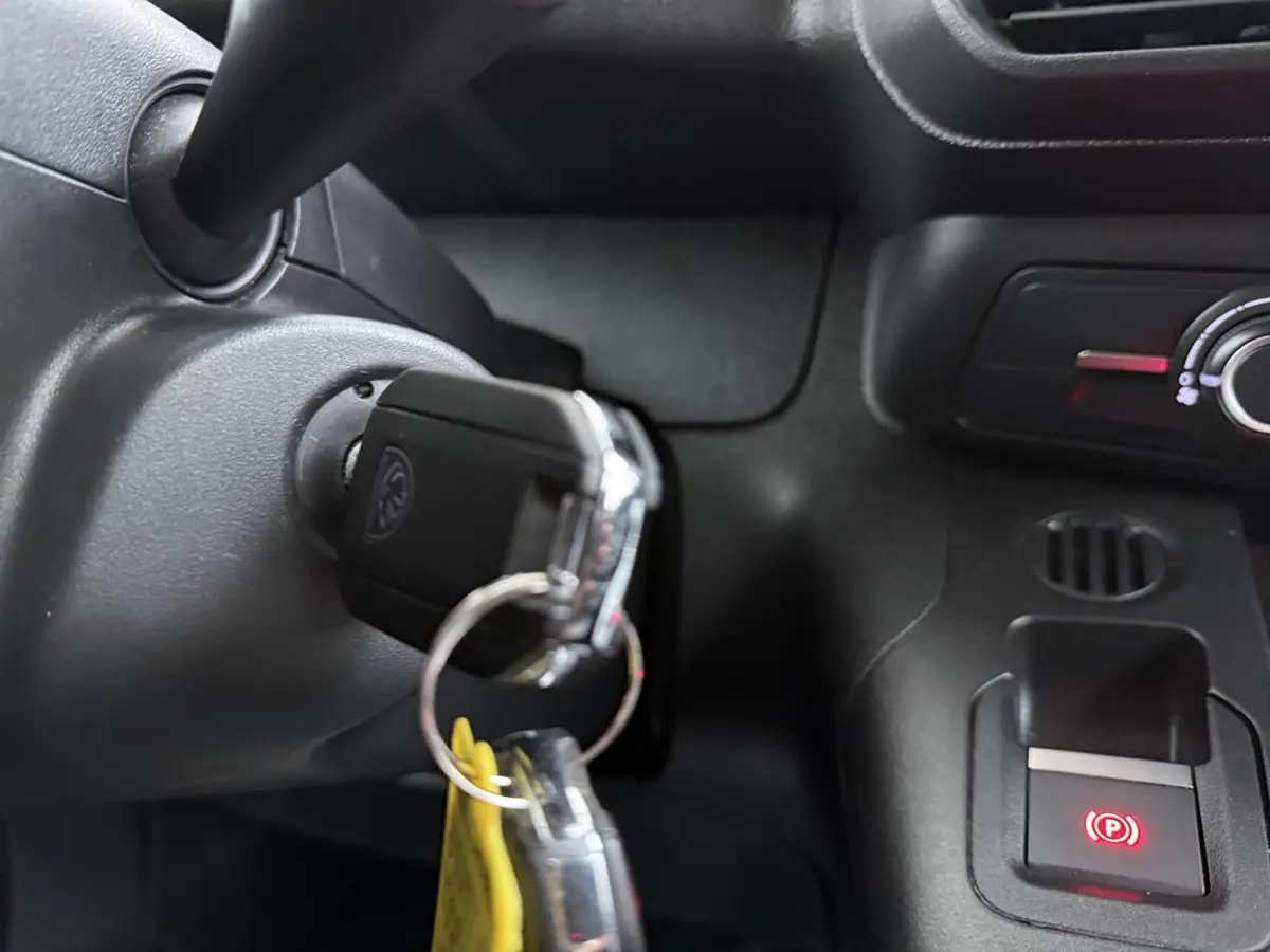 1.5 BlueHDI 130pk EAT8 L1 | Achteruitrijcamera | Apple Carplay/Android Auto|telefoonintegratie premium | Cruise control