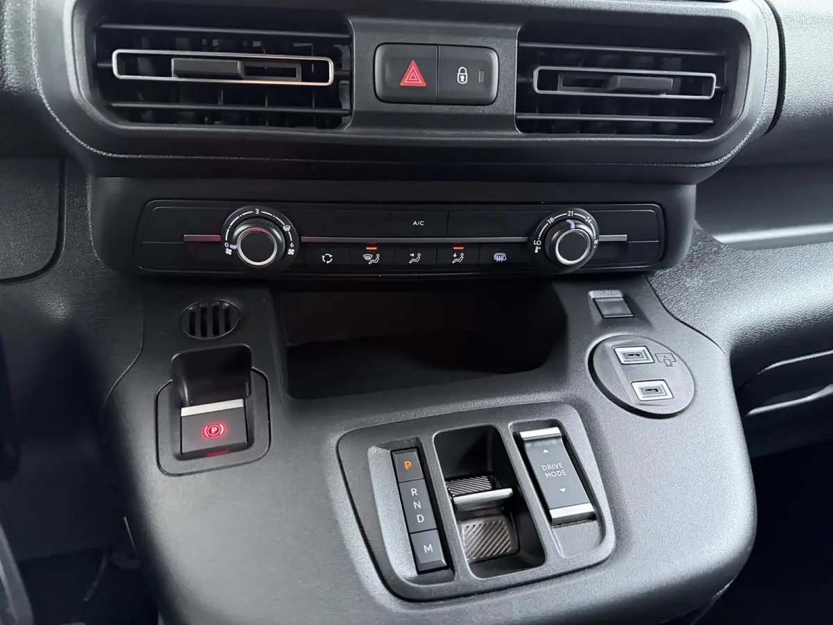 1.5 BlueHDI 130pk EAT8 L1 | Achteruitrijcamera | Apple Carplay/Android Auto|telefoonintegratie premium | Cruise control