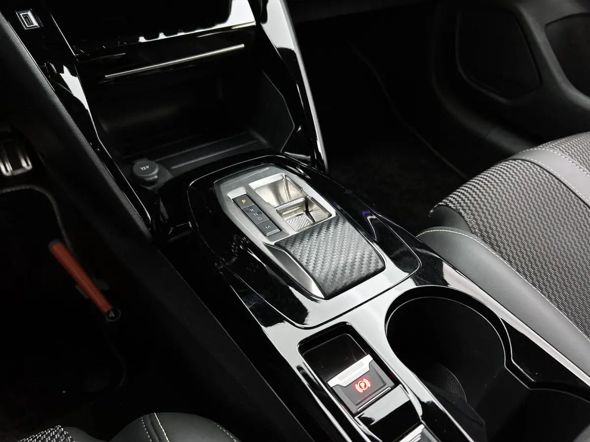 GT Hybrid 145pk Automaat | Navigatie | 360° Camera | Climate Control | Adaptieve Cruise Control | Parkeersensoren v+a | Armsteun | Keyless | Full Led koplampen | Dodehoeksensor| Leder/stof 