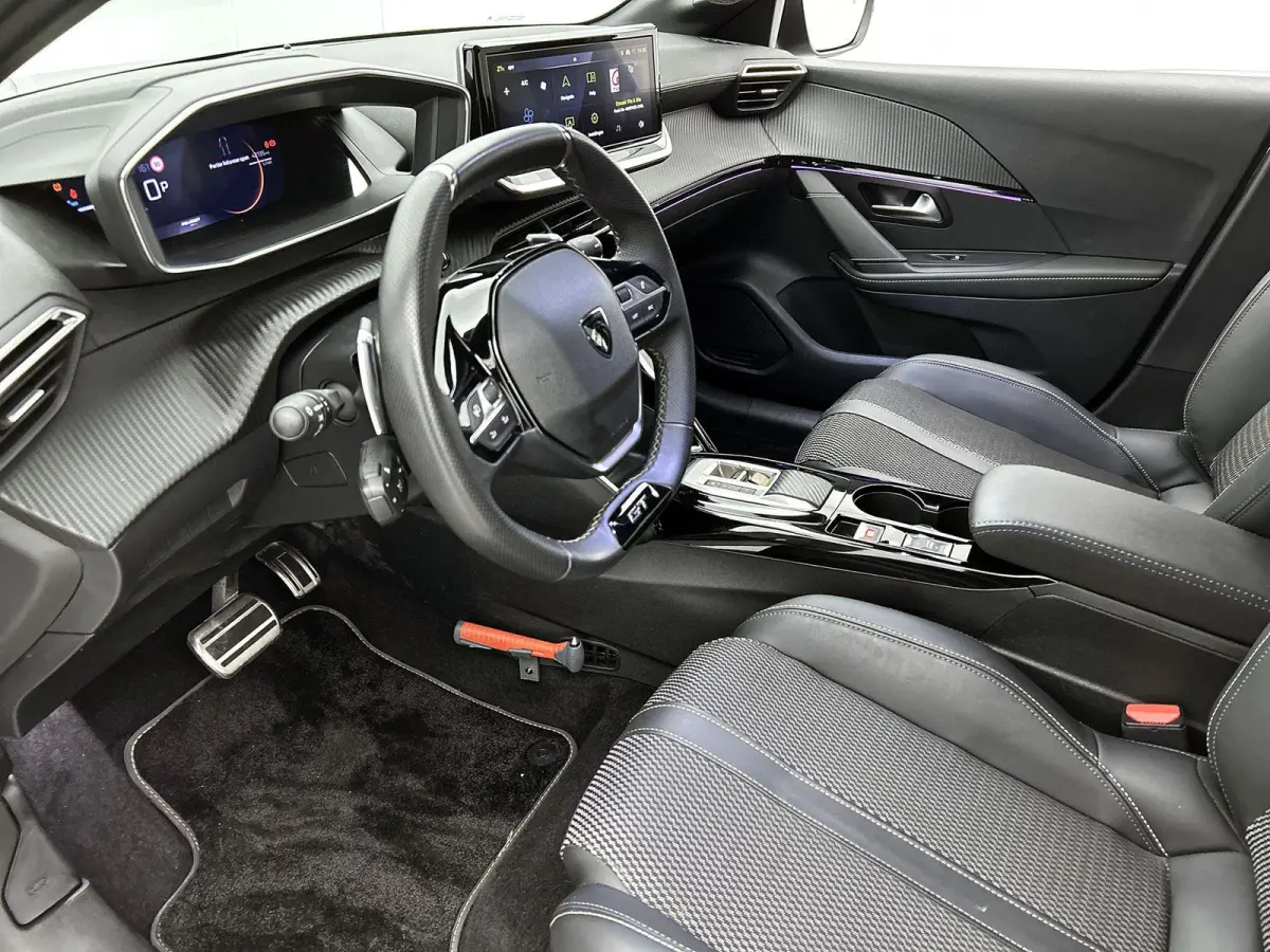 GT Hybrid 145pk Automaat | Navigatie | 360° Camera | Climate Control | Adaptieve Cruise Control | Parkeersensoren v+a | Armsteun | Keyless | Full Led koplampen | Dodehoeksensor| Leder/stof 