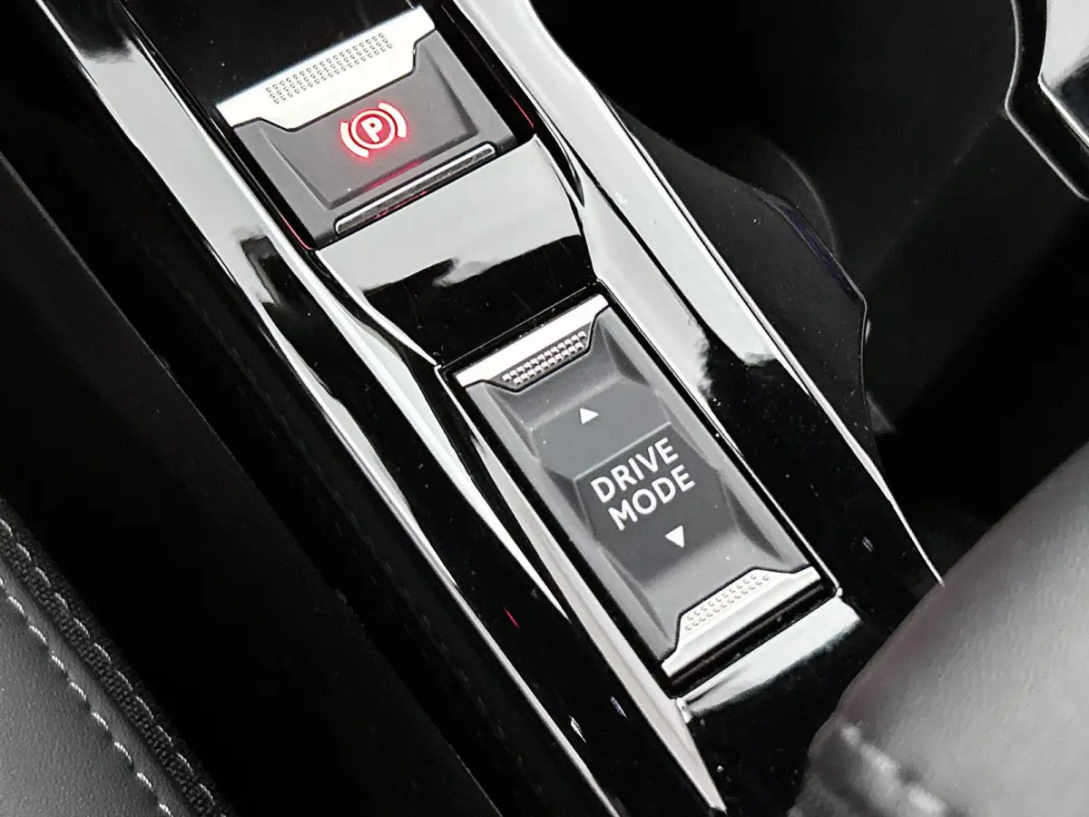 GT Hybrid 145pk Automaat | Navigatie | 360° Camera | Climate Control | Adaptieve Cruise Control | Parkeersensoren v+a | Armsteun | Keyless | Full Led koplampen | Dodehoeksensor| Leder/stof 