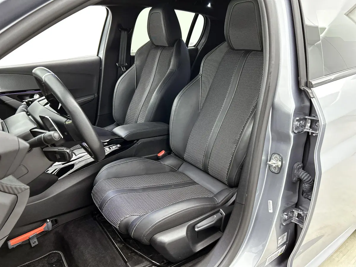 GT Hybrid 145pk Automaat | Navigatie | 360° Camera | Climate Control | Adaptieve Cruise Control | Parkeersensoren v+a | Armsteun | Keyless | Full Led koplampen | Dodehoeksensor| Leder/stof 