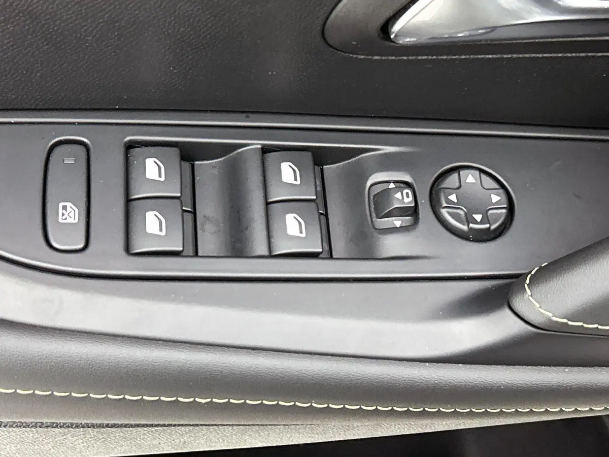 GT Hybrid 145pk Automaat | Navigatie | 360° Camera | Climate Control | Adaptieve Cruise Control | Parkeersensoren v+a | Armsteun | Keyless | Full Led koplampen | Dodehoeksensor| Leder/stof 