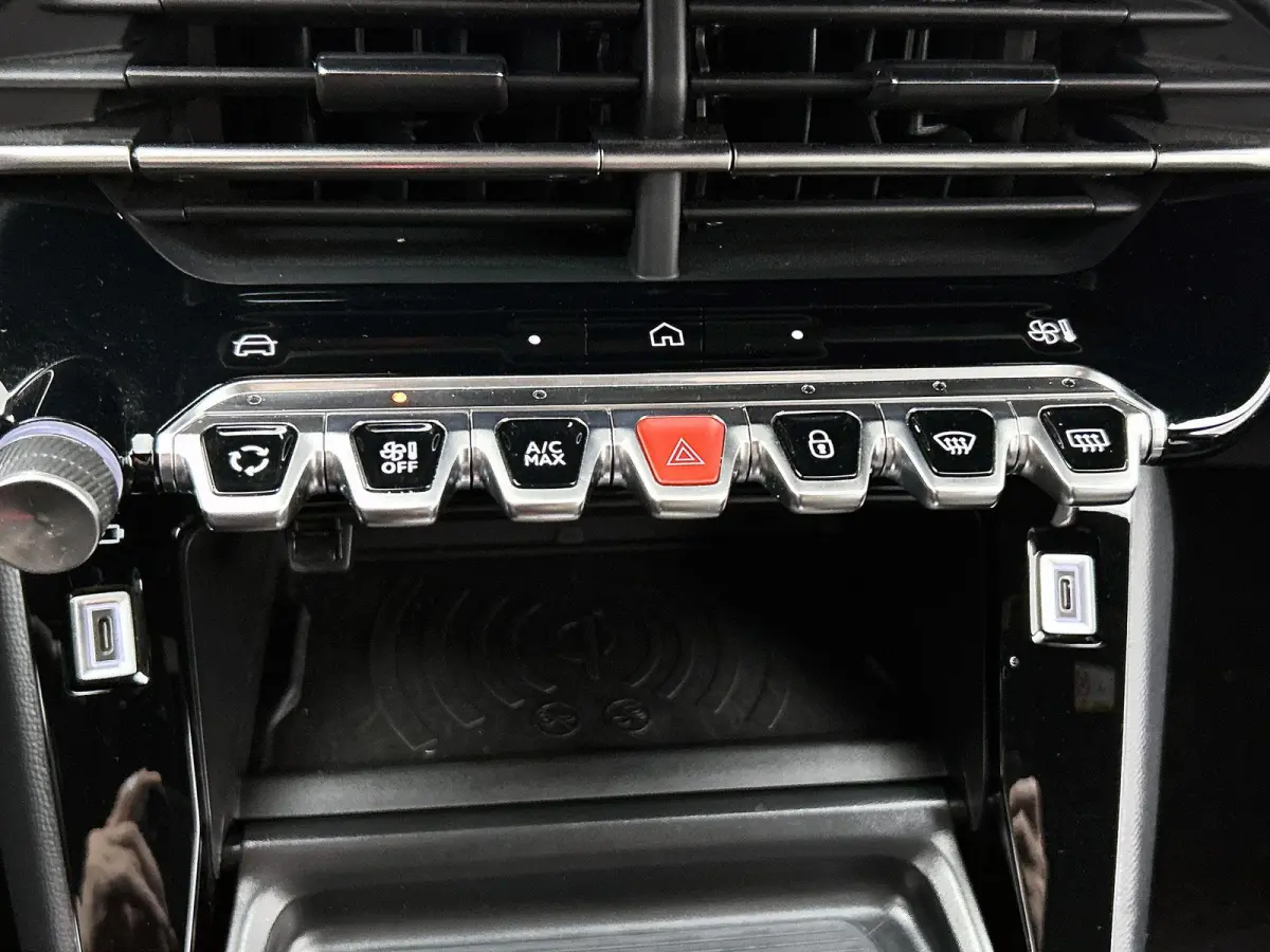 GT Hybrid 145pk Automaat | Navigatie | 360° Camera | Climate Control | Adaptieve Cruise Control | Parkeersensoren v+a | Armsteun | Keyless | Full Led koplampen | Dodehoeksensor| Leder/stof 