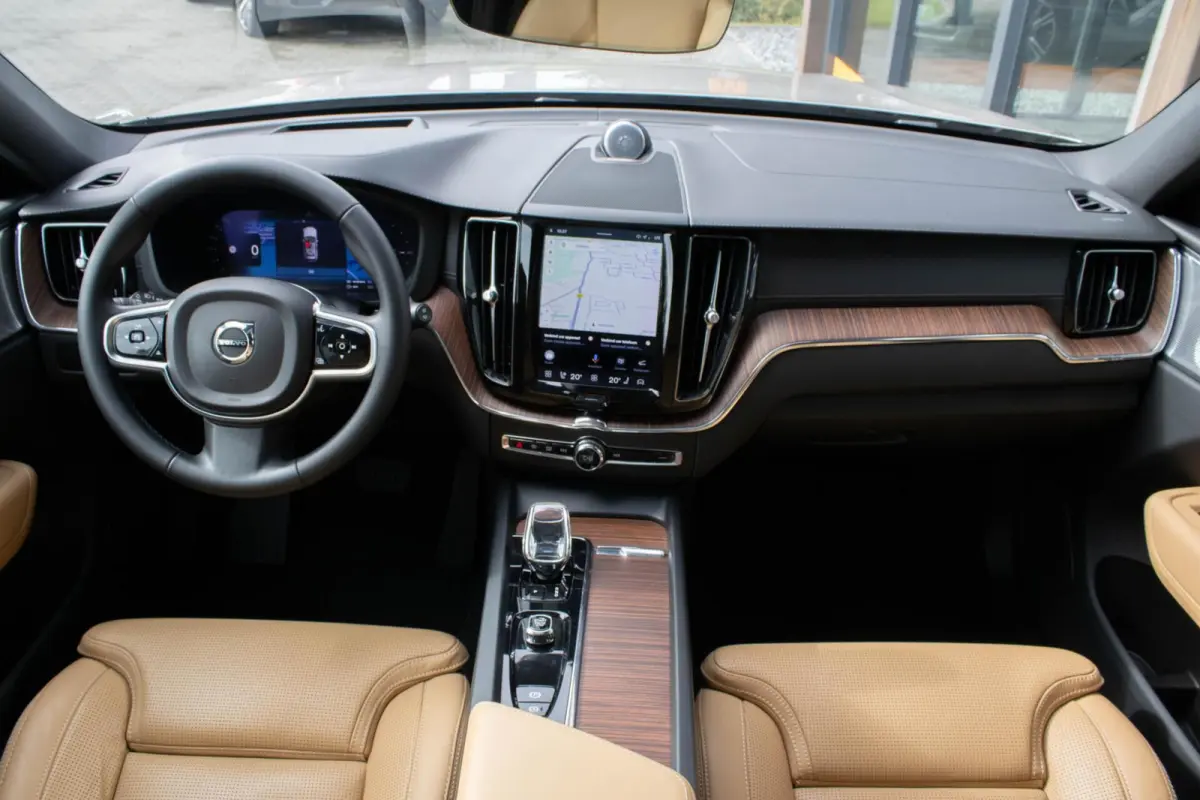 2.0 T6 Plug-in hybrid AWD Ultimate Bright|Massage|Stuur+stoelverwarming en ventilatie|360 Camera|Trekhaak|