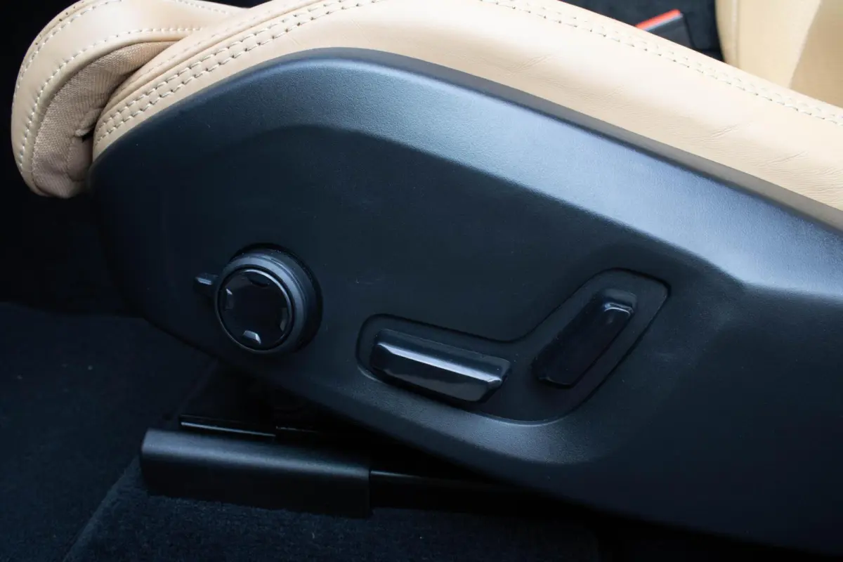 2.0 T6 Plug-in hybrid AWD Ultimate Bright|Massage|Stuur+stoelverwarming en ventilatie|360 Camera|Trekhaak|