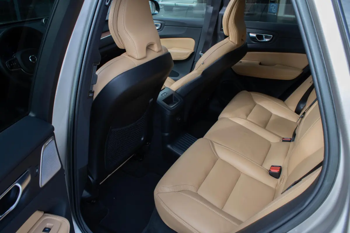 2.0 T6 Plug-in hybrid AWD Ultimate Bright|Massage|Stuur+stoelverwarming en ventilatie|360 Camera|Trekhaak|