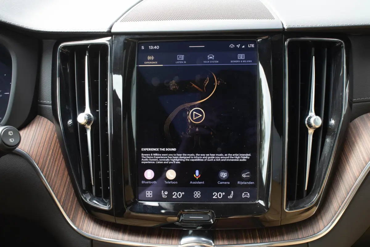 2.0 T6 Plug-in hybrid AWD Ultimate Bright|Massage|Stuur+stoelverwarming en ventilatie|360 Camera|Trekhaak|