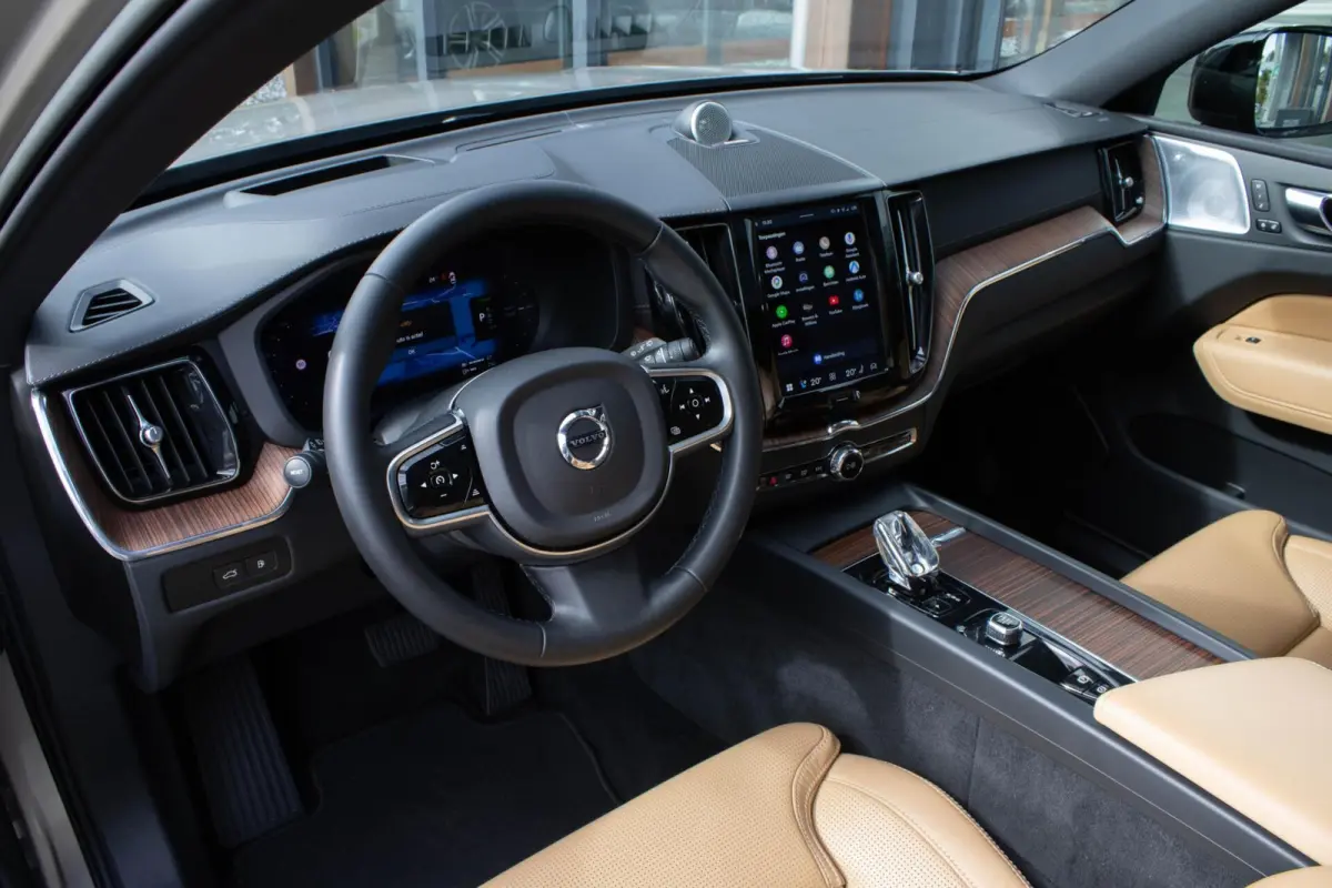 2.0 T6 Plug-in hybrid AWD Ultimate Bright|Massage|Stuur+stoelverwarming en ventilatie|360 Camera|Trekhaak|
