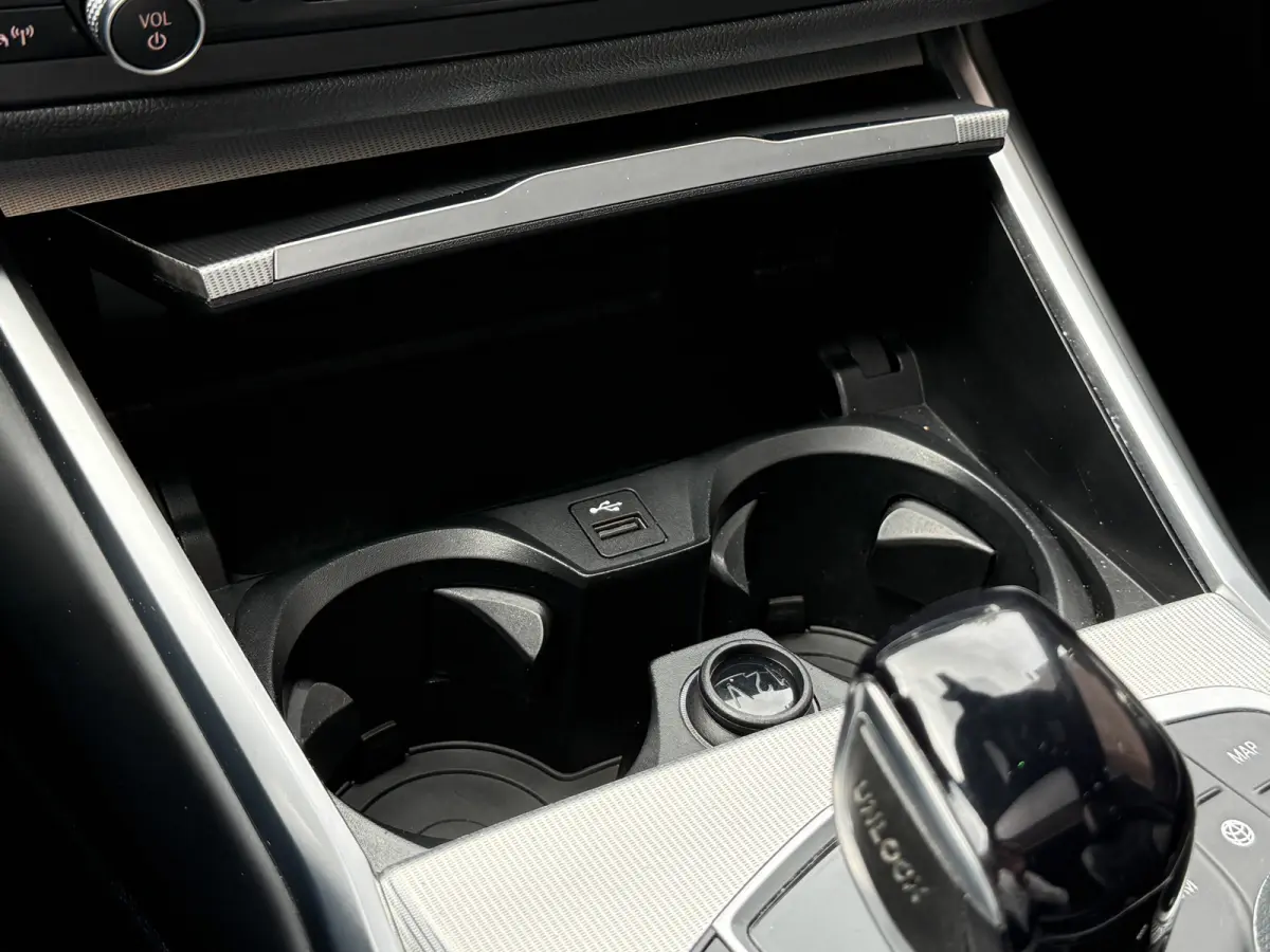 320e Business Edition Plus | Panoramadak | Wegkl. trekhaak | Vol leder