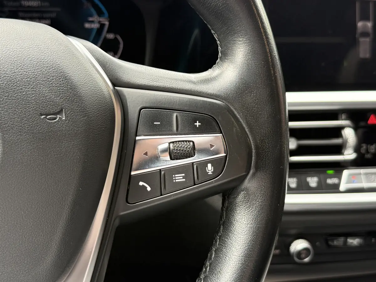 320e Business Edition Plus | Panoramadak | Wegkl. trekhaak | Vol leder