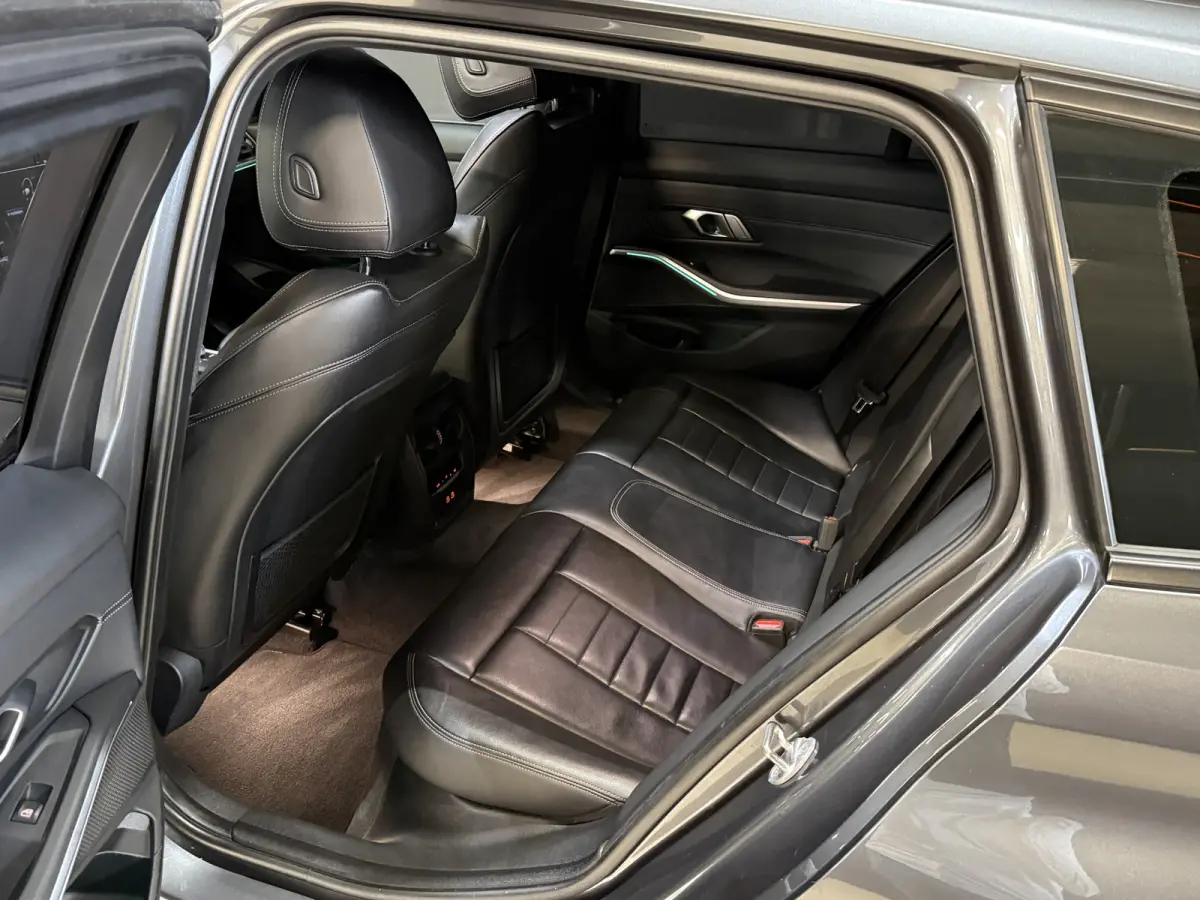 320e Business Edition Plus | Panoramadak | Wegkl. trekhaak | Vol leder
