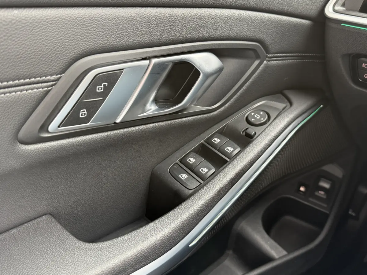 320e Business Edition Plus | Panoramadak | Wegkl. trekhaak | Vol leder