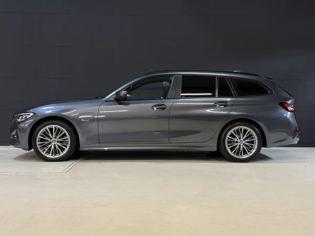 320e Business Edition Plus | Panoramadak | Wegkl. trekhaak | Vol leder