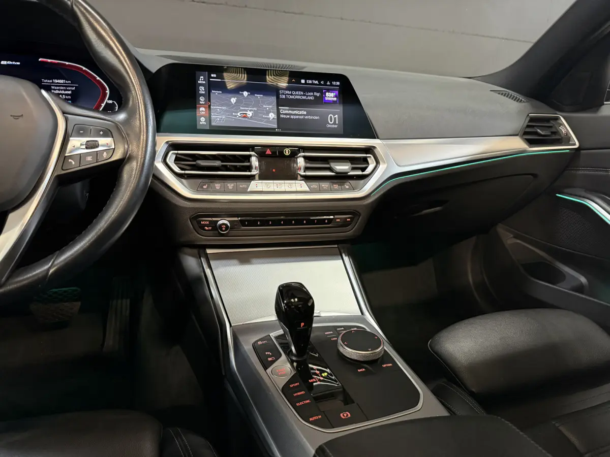 320e Business Edition Plus | Panoramadak | Wegkl. trekhaak | Vol leder