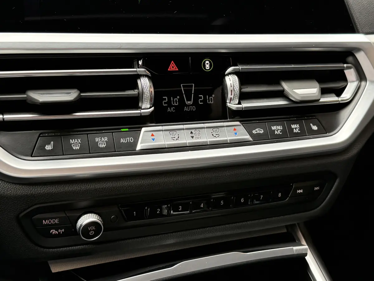320e Business Edition Plus | Panoramadak | Wegkl. trekhaak | Vol leder