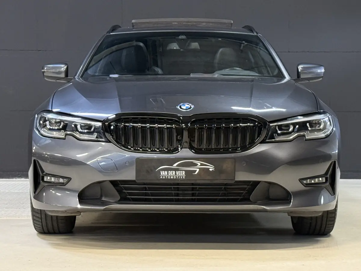 320e Business Edition Plus | Panoramadak | Wegkl. trekhaak | Vol leder
